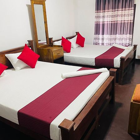 Lake Classical Guest House Канди Екстериор снимка