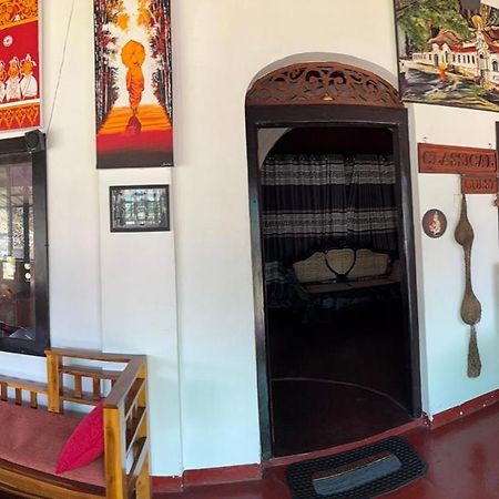 Lake Classical Guest House Канди Екстериор снимка