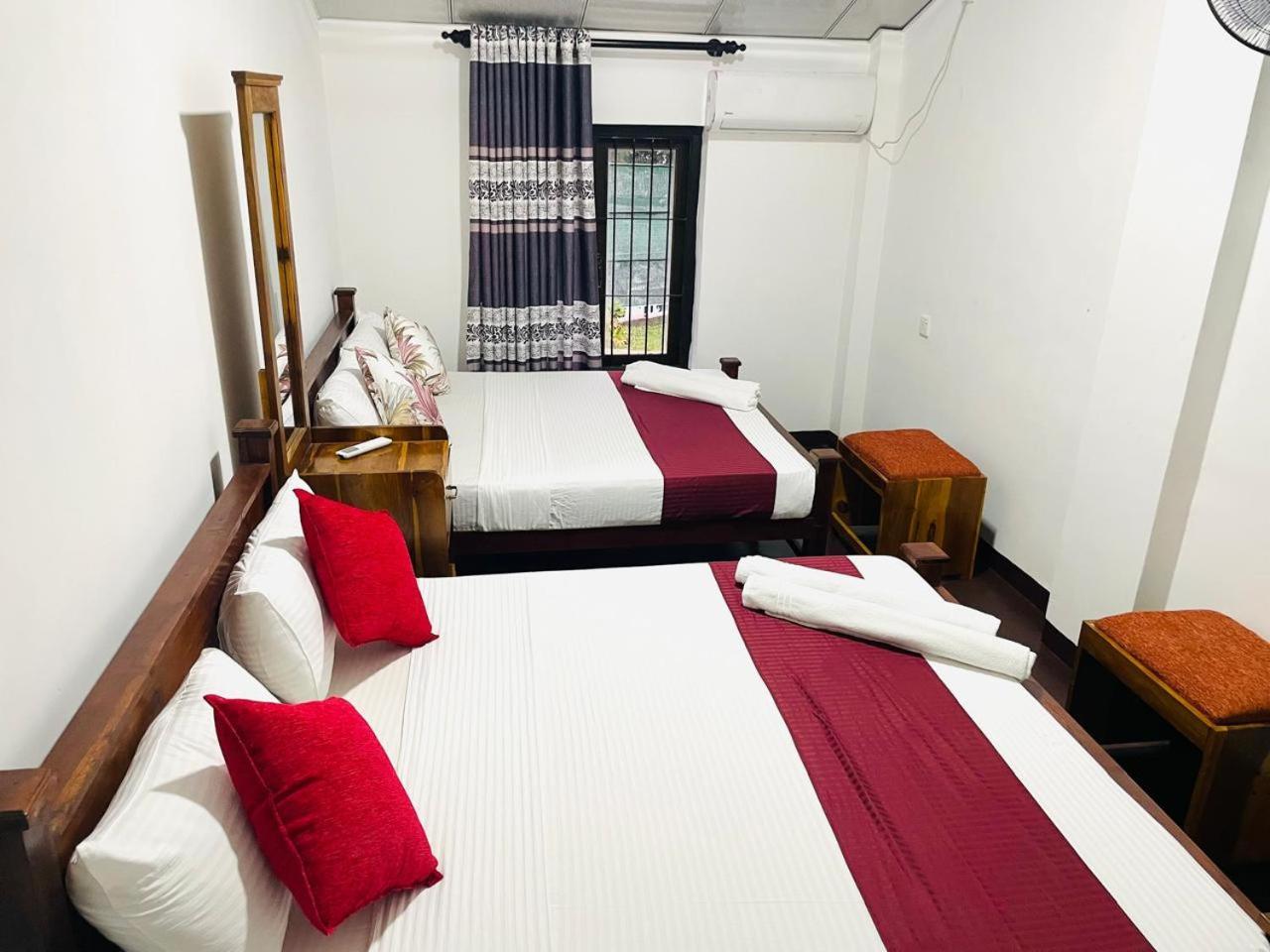 Lake Classical Guest House Канди Екстериор снимка