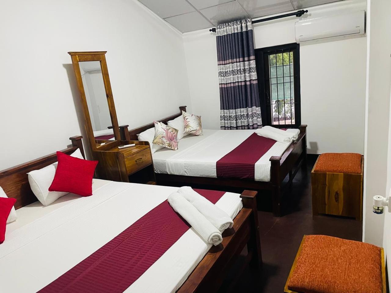 Lake Classical Guest House Канди Екстериор снимка