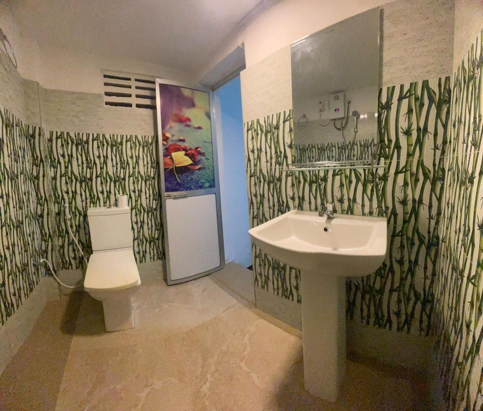 Lake Classical Guest House Канди Екстериор снимка